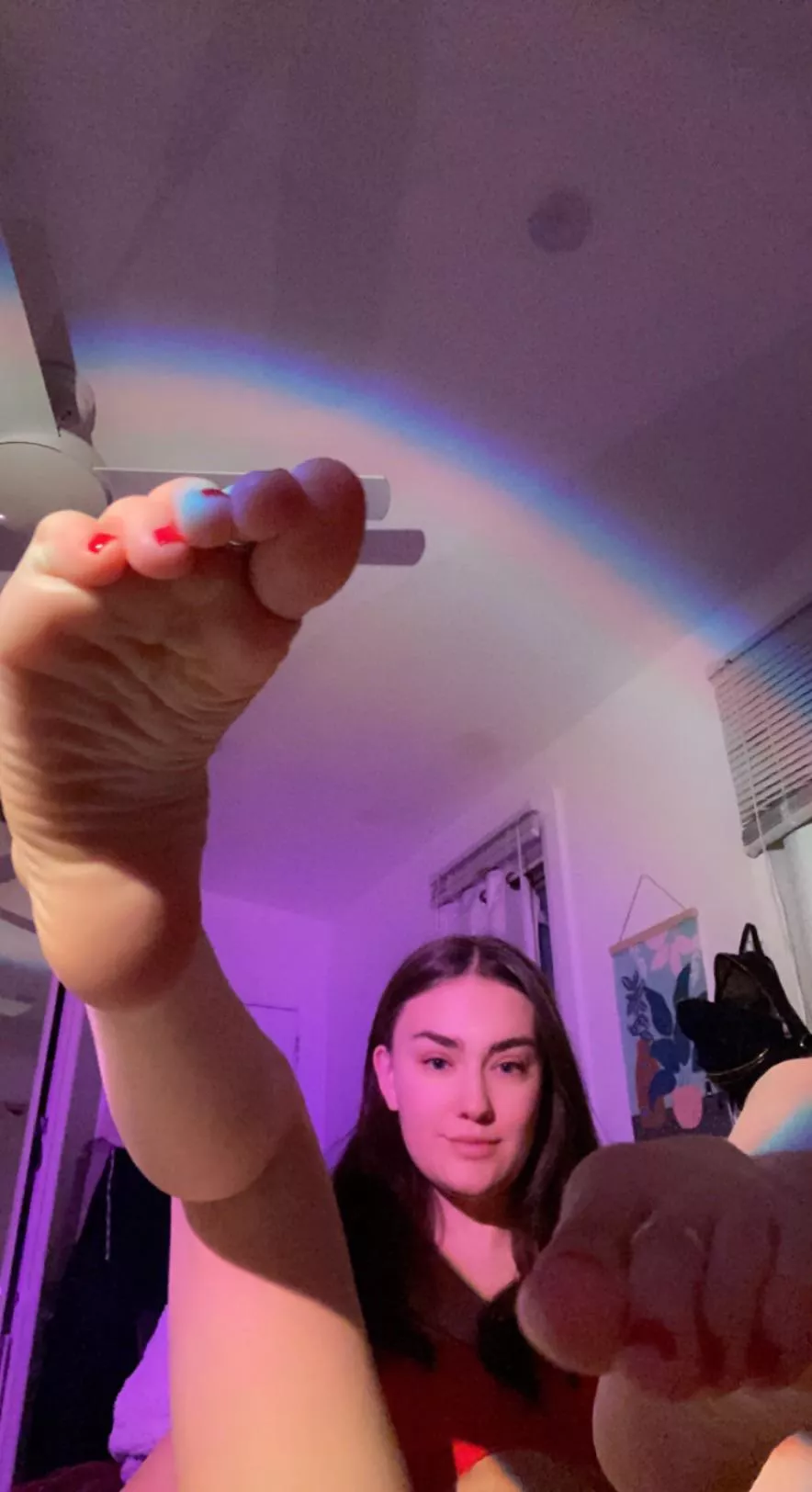 Suck my red toes baby ❤️