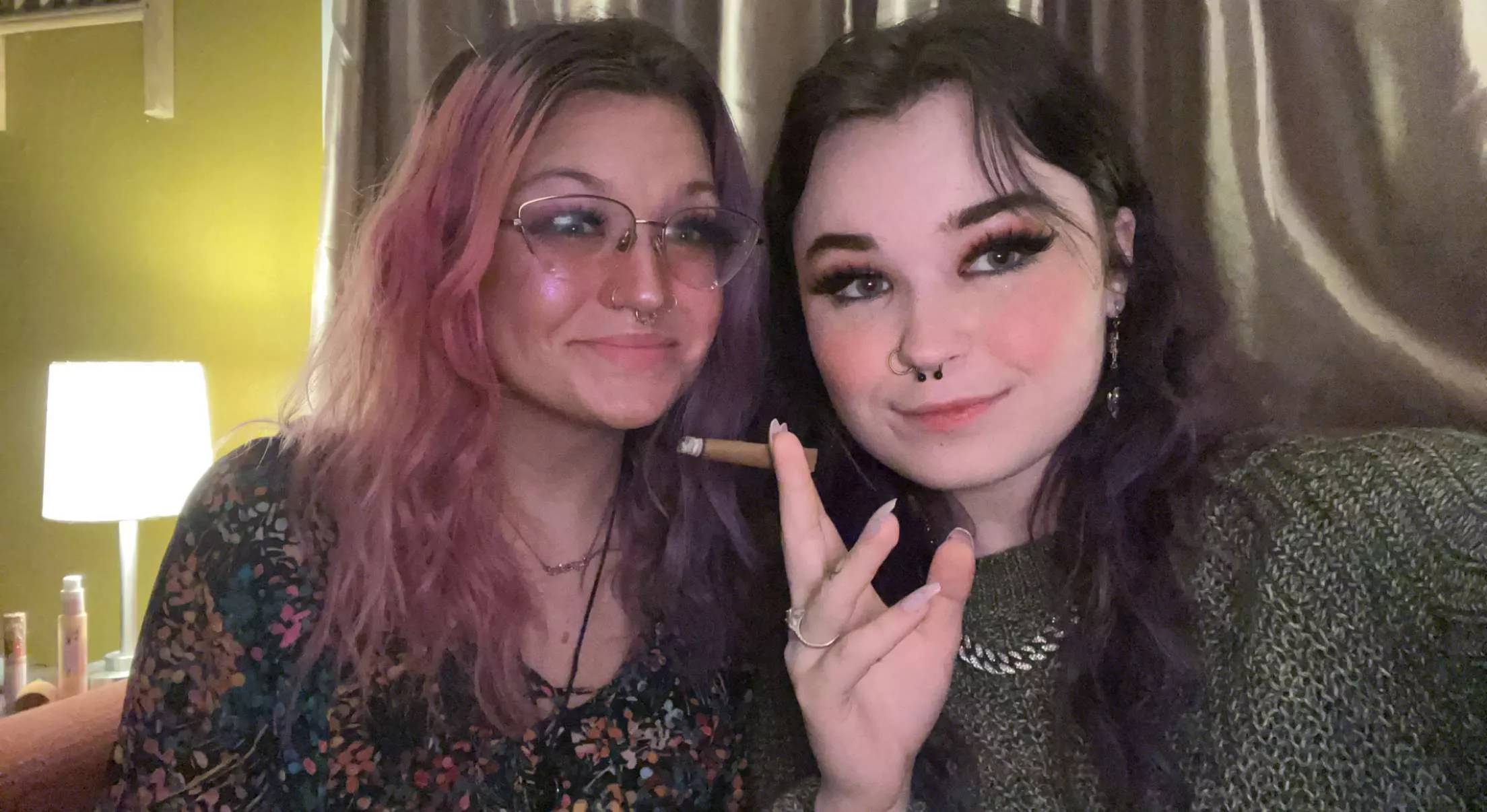 Thanksgiving smokes with the little sis 🌱💨