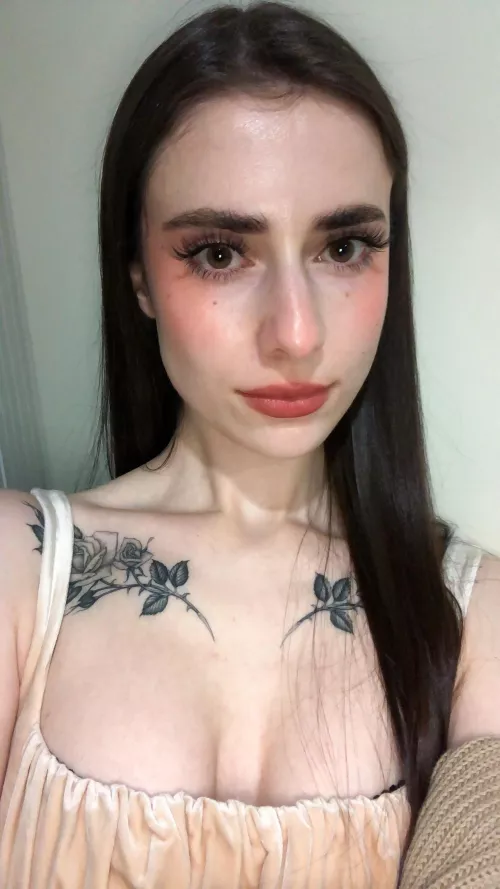 there’s not a thought behind those eyes 👁👄👁