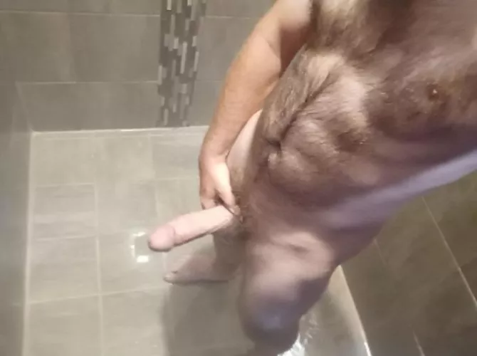 Thinking about creating content daily what do you boys think about this gym shower pic? 🚿 😏