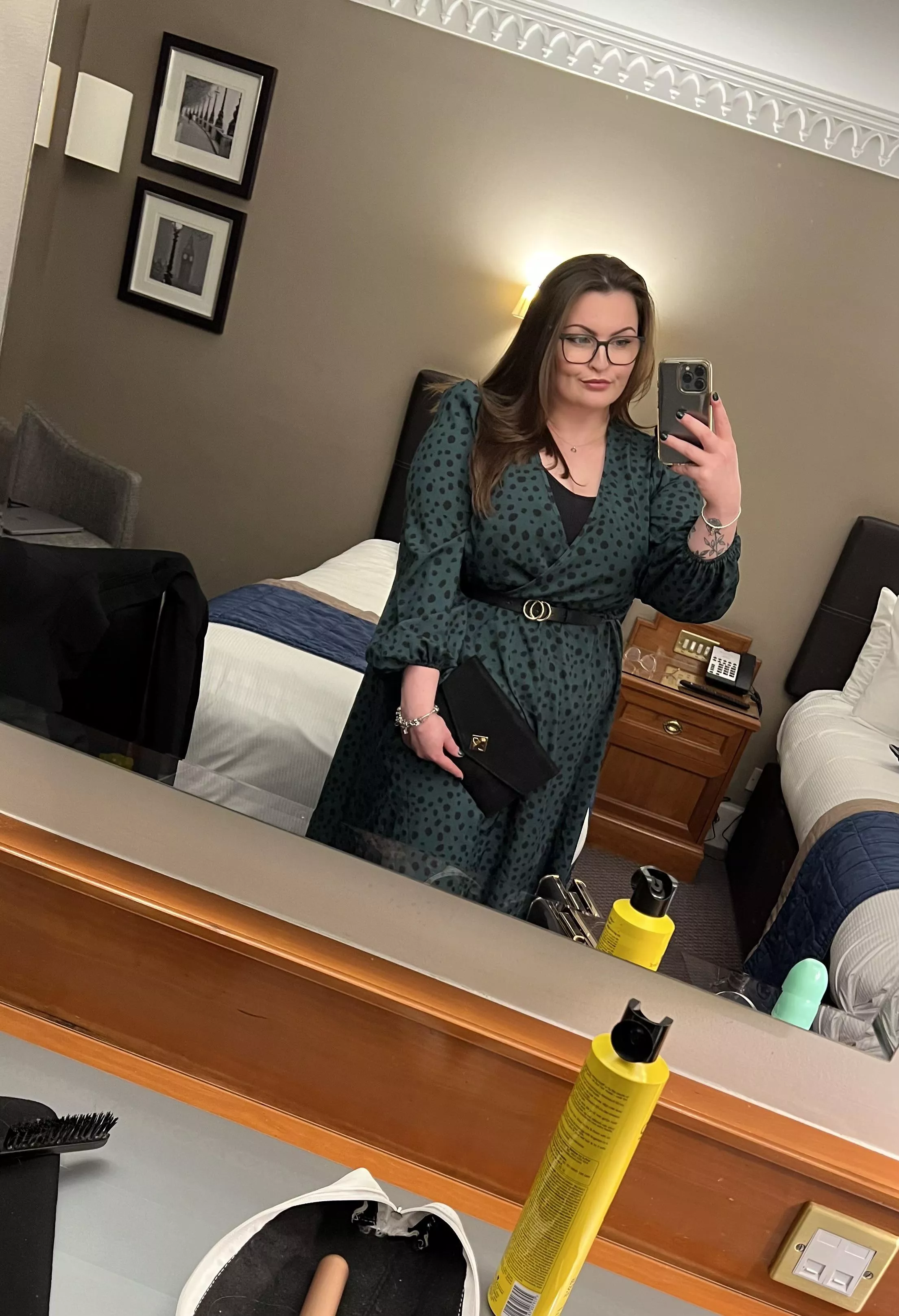 This the fit for a work night out… 🍾🎉