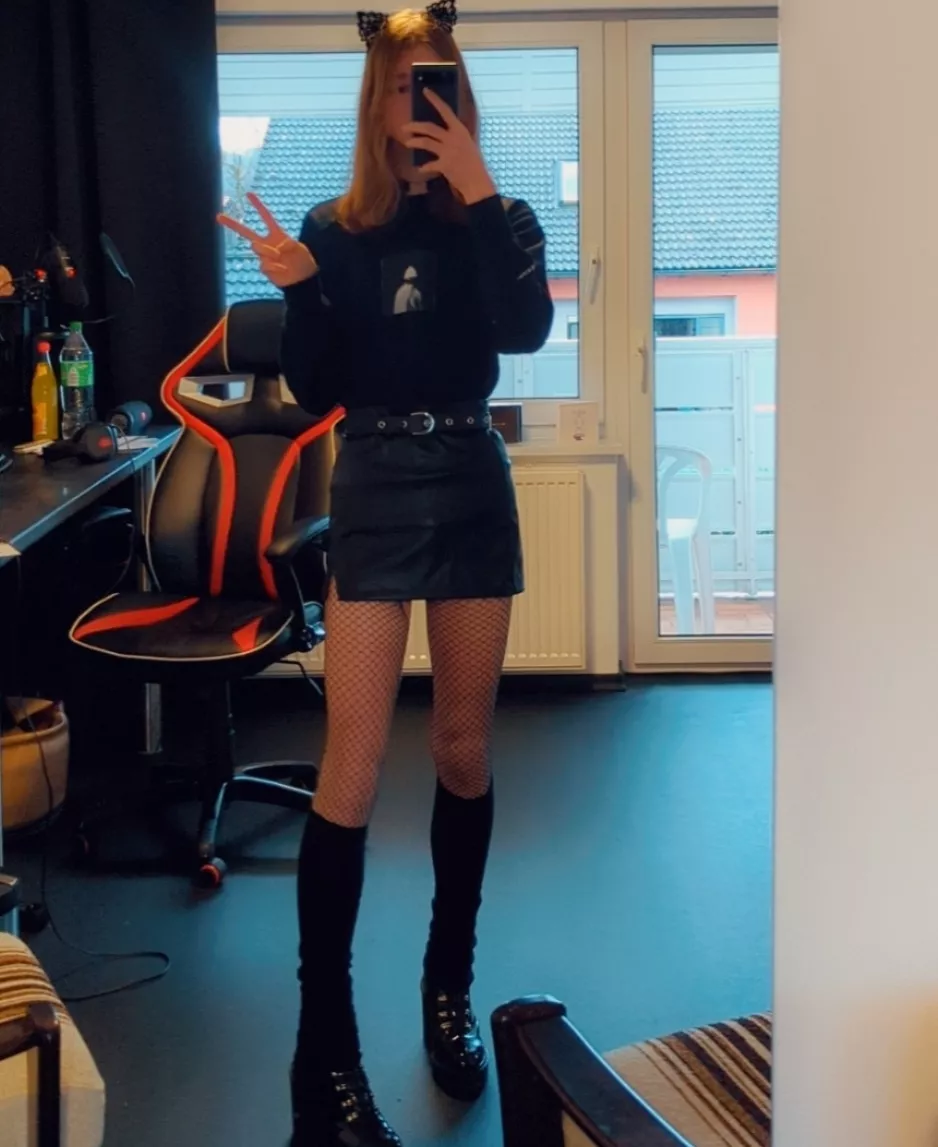 ur fav femboy is back!