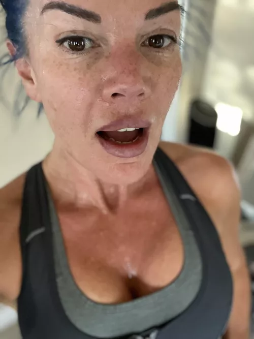 Warm up glisten in full effect