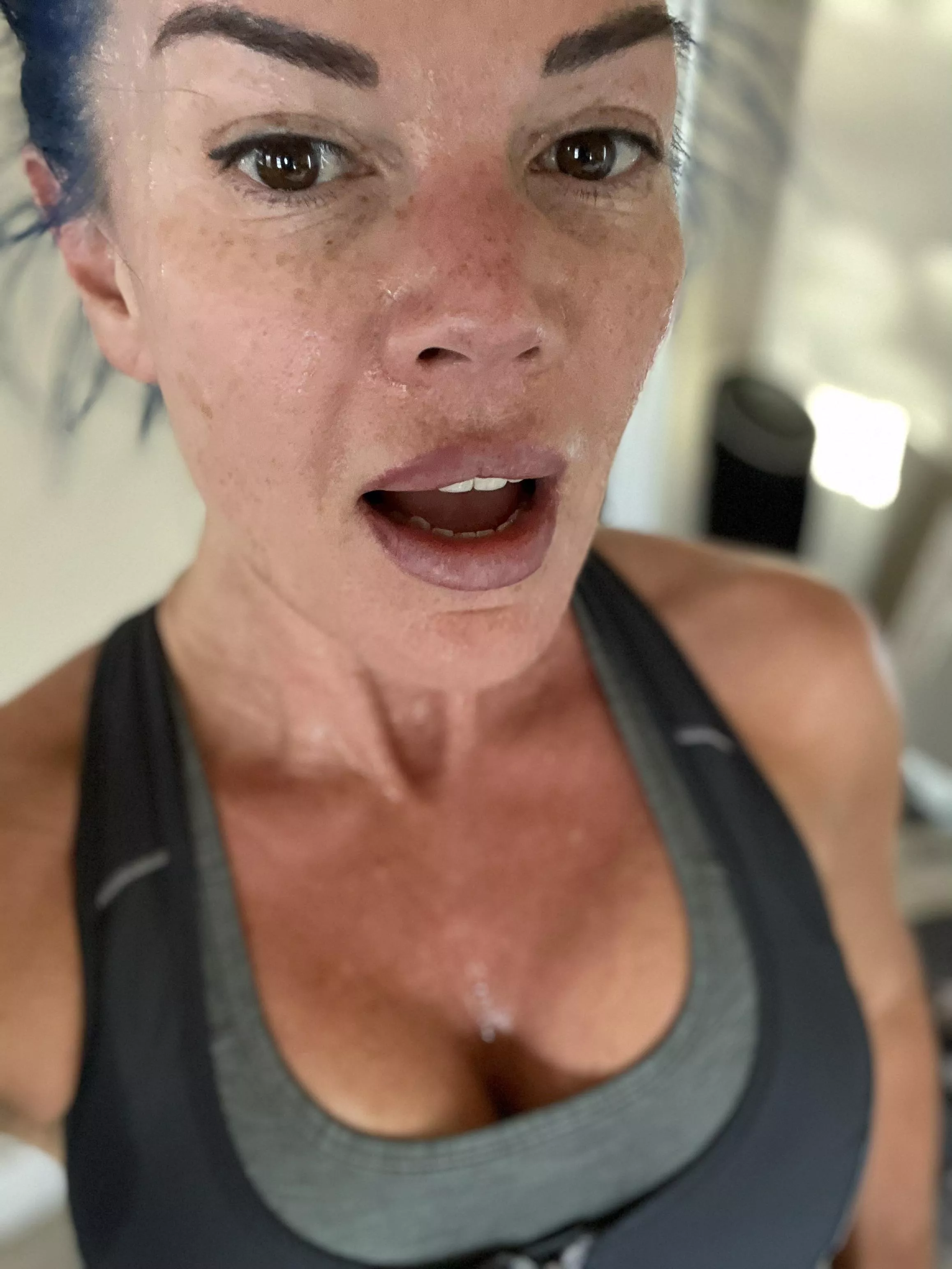 Warm up glisten in full effect