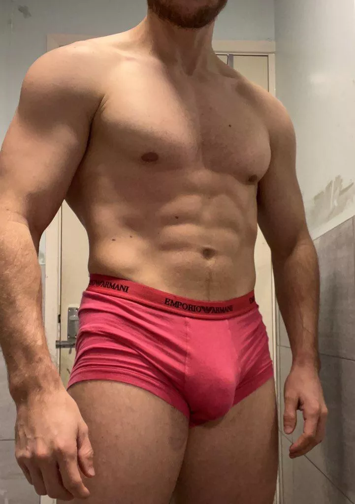 Who loves 💕 pink underwear?