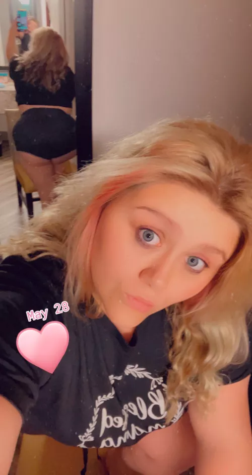 Who wants to make her your slut and pass her around ?💦🤤