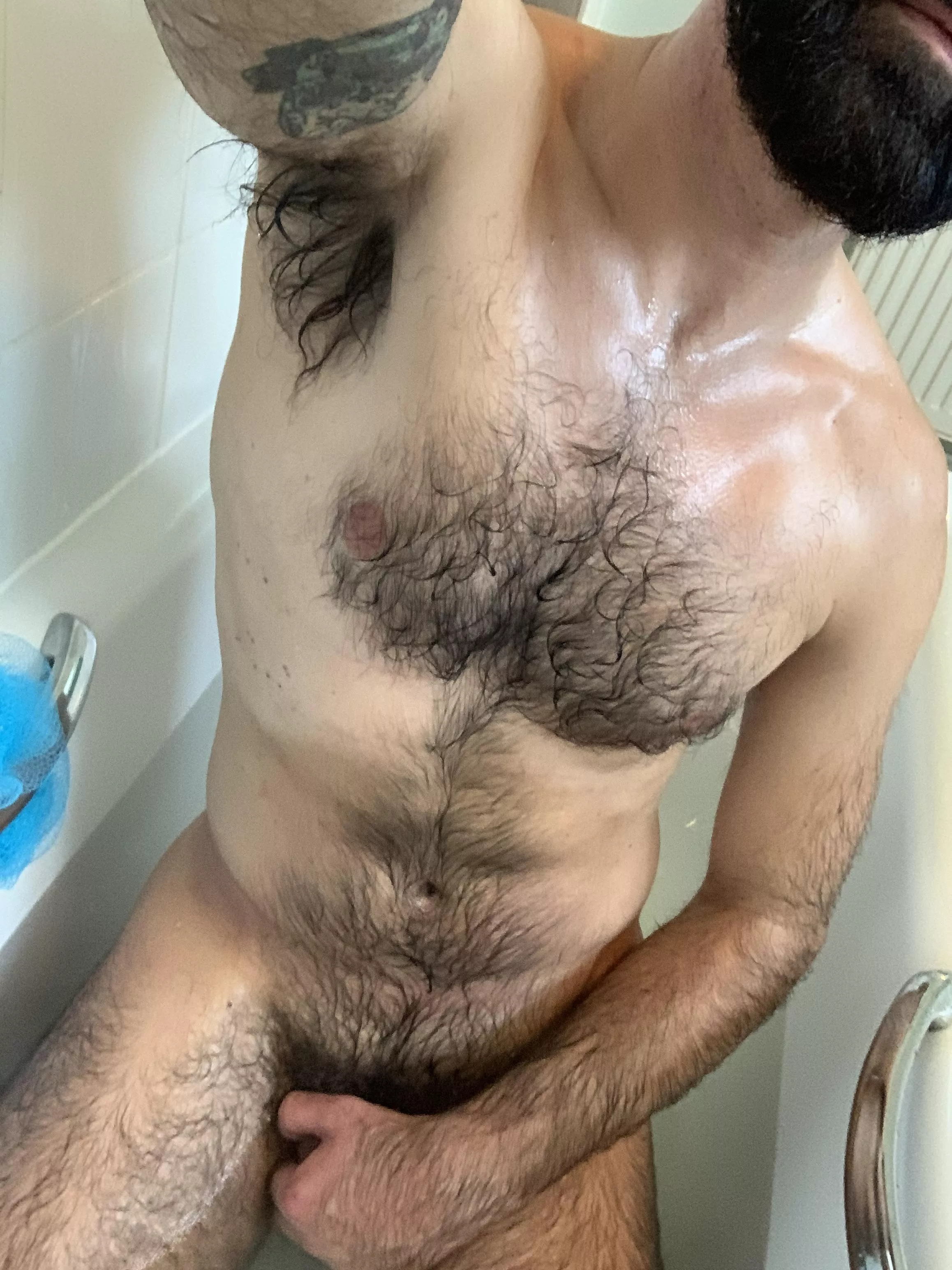 Who wants to scrub my back? 🧽 💦