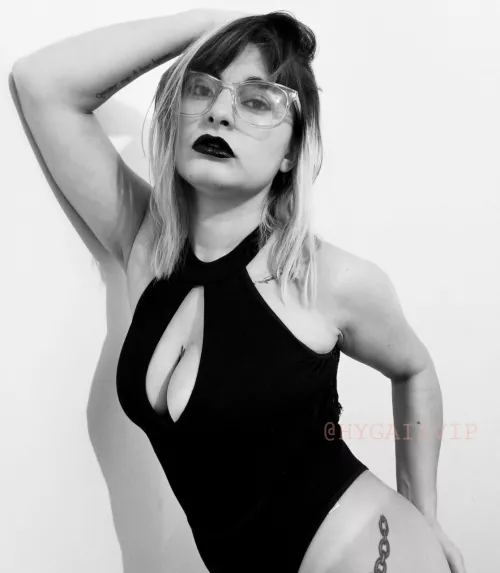 You don't need to be alone and horny today baby, come and tell me what we'll do together today 😈