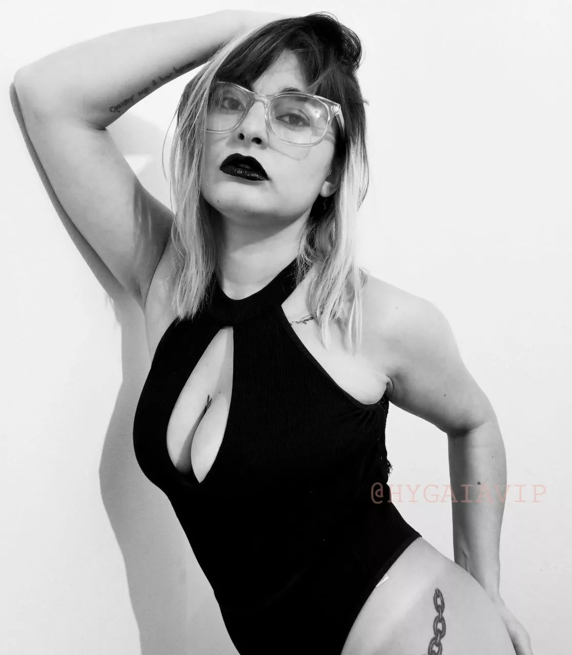 You don't need to be alone and horny today baby, come and tell me what we'll do together today 😈