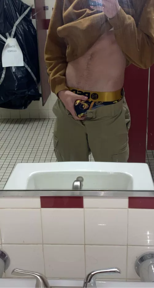 18, horny in school😫