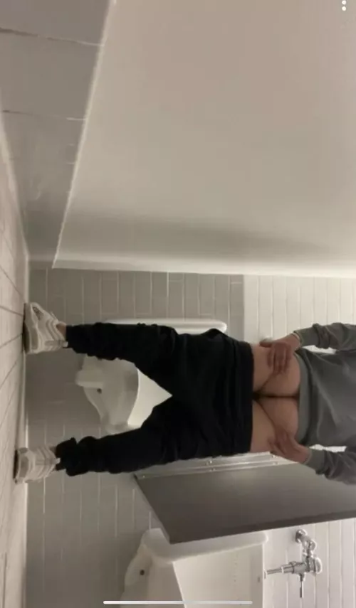 [21] hope none of my friends see this