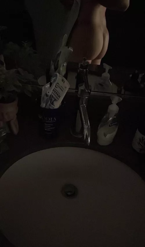 22 M - Looking to explore and suck :)