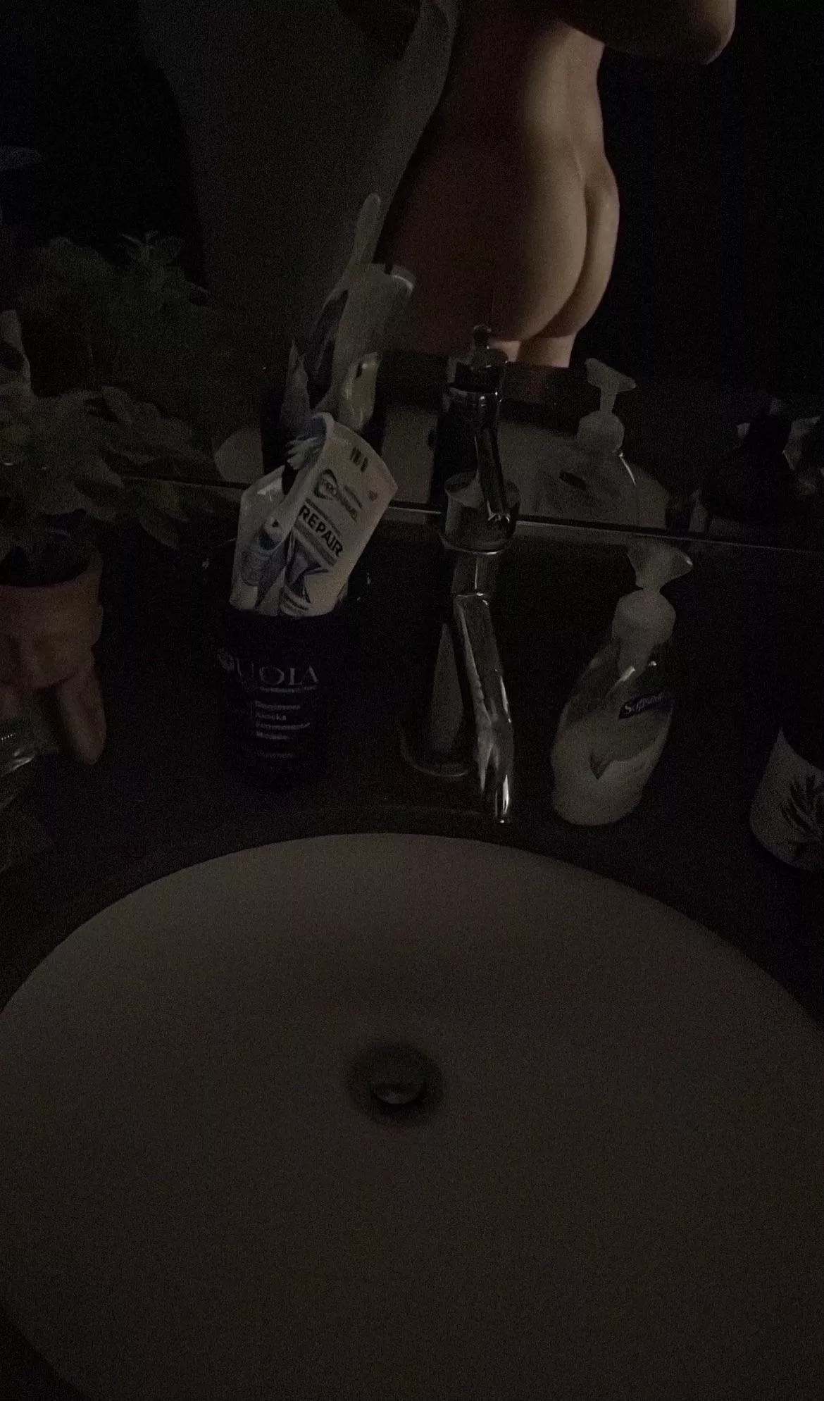 22 M - Looking to explore and suck :)