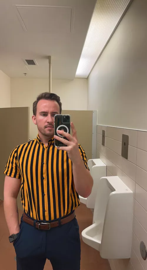 26 quick selfie at work