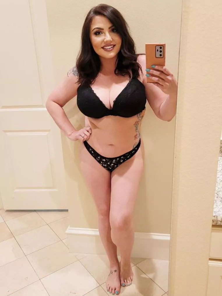 Barely keeping these 40G puppies in a bra!