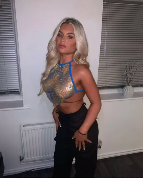 Blonde trophy chav Georgia