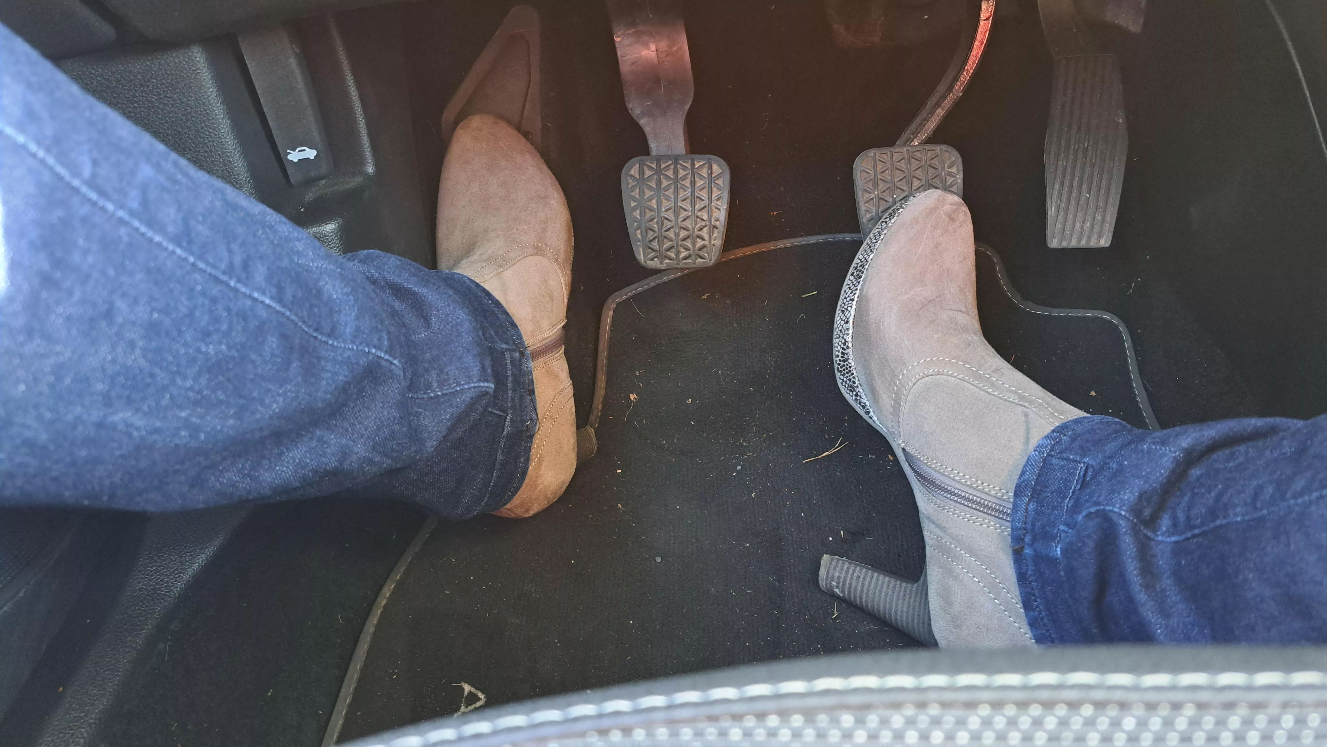 driving with high heel boots