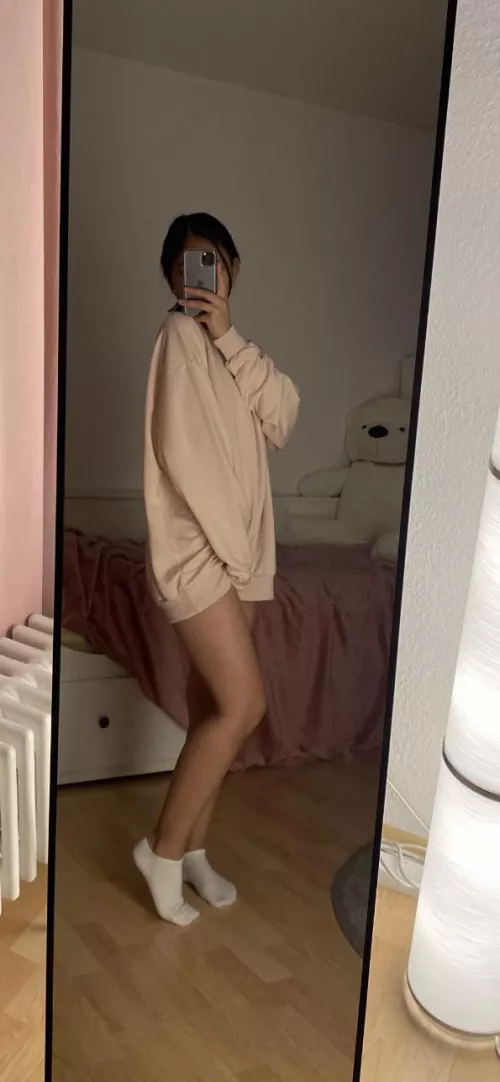 (F) don’t mind me taking ur sweater 🤭