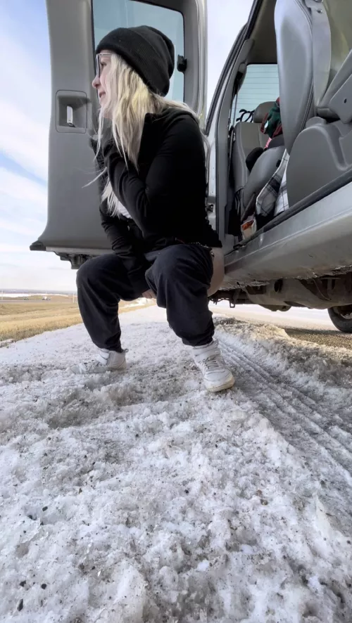 First time peeing infront of traffic on the side of the road 🙈