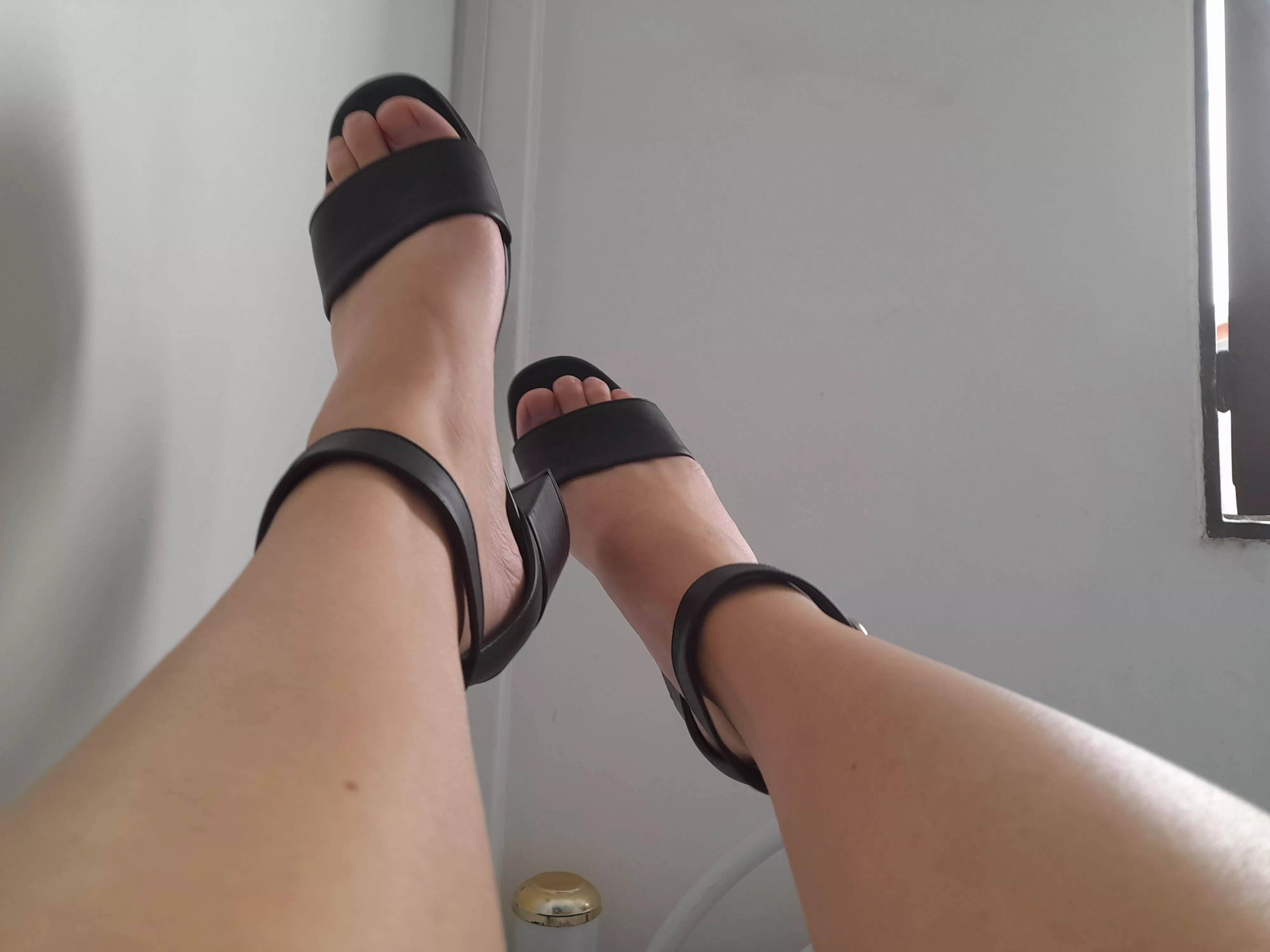 fuck with or without sandals???