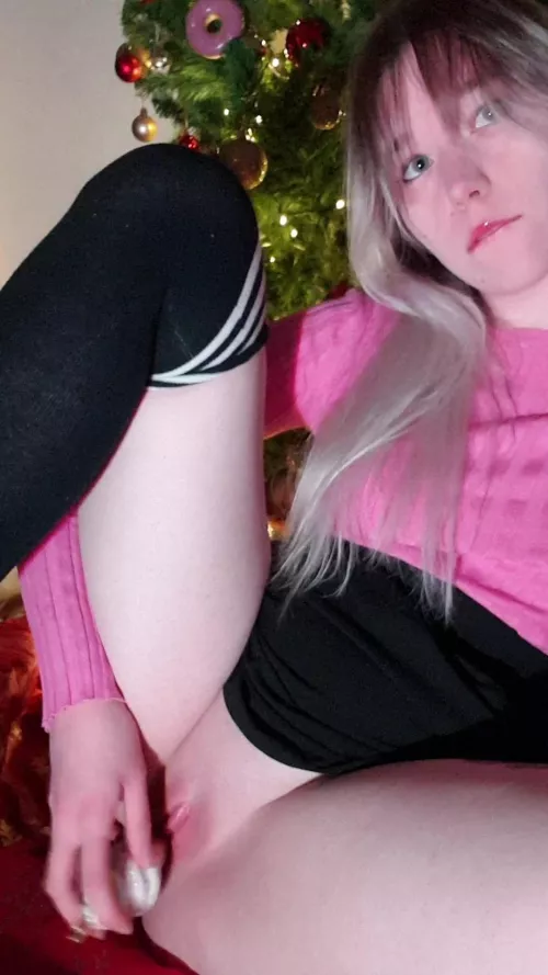Fucking myself with a christmas ornament 🥰💗