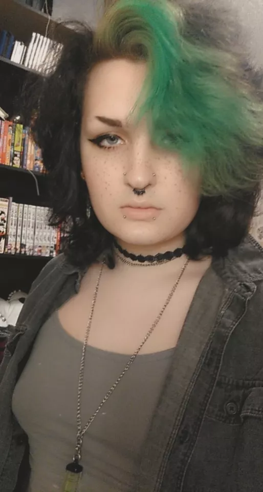 gaze within my abyss 👁️