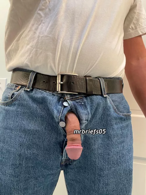 Getting Dressed On Hump Day…😏❤️💙🖤🤍