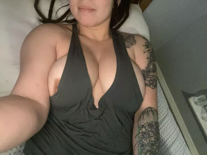 Goodnight 🌙💤 from a funsized big titty milf!☺️
