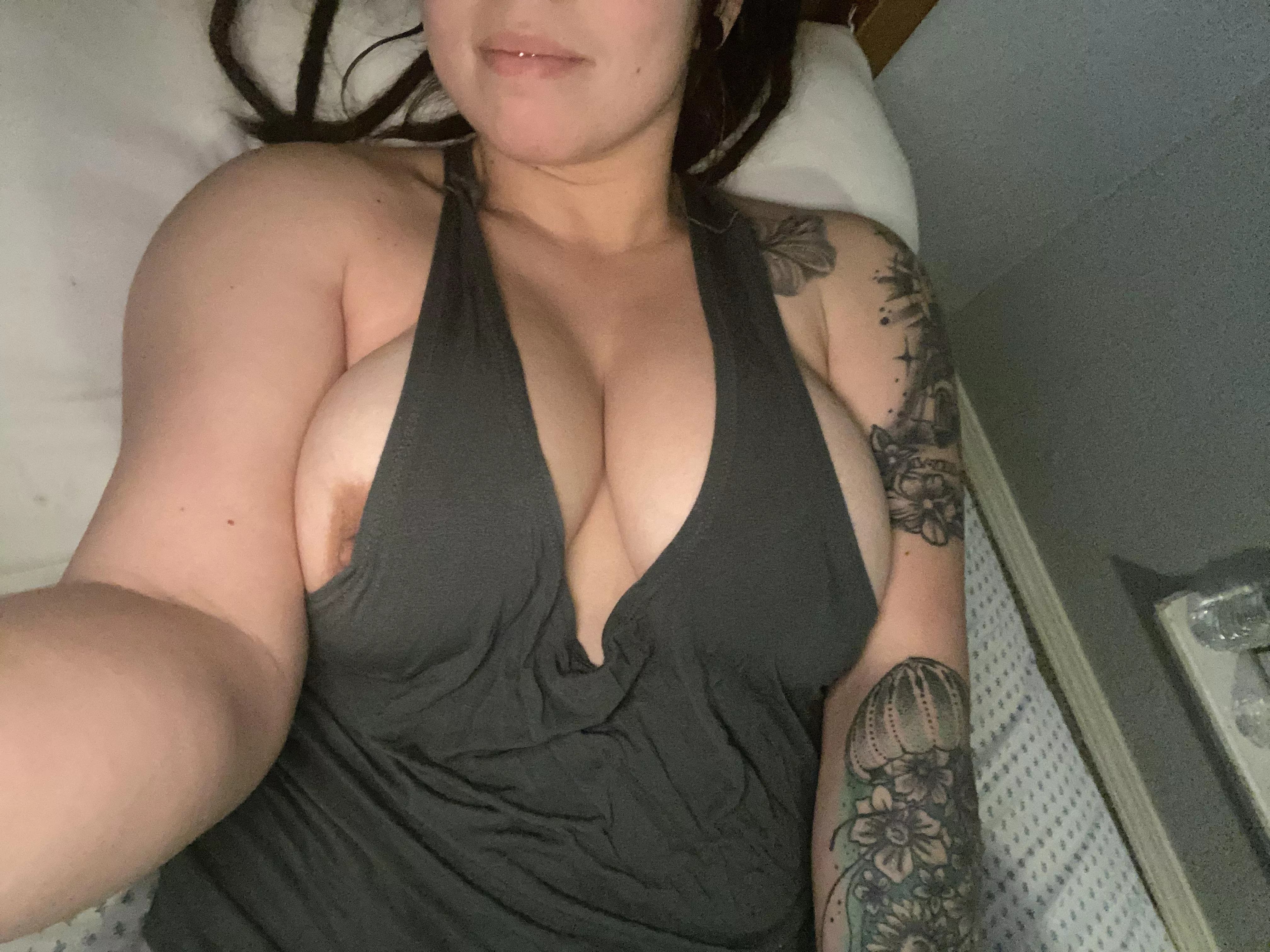Goodnight 🌙💤 from a funsized big titty milf!☺️