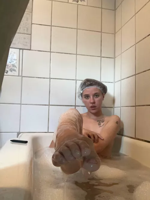 Hey there :) don’t you wanna spoil me