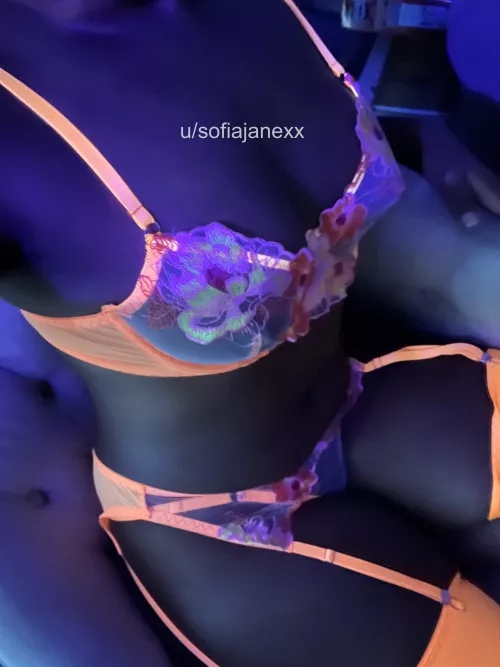 I love glowing in the dark, don’t you?