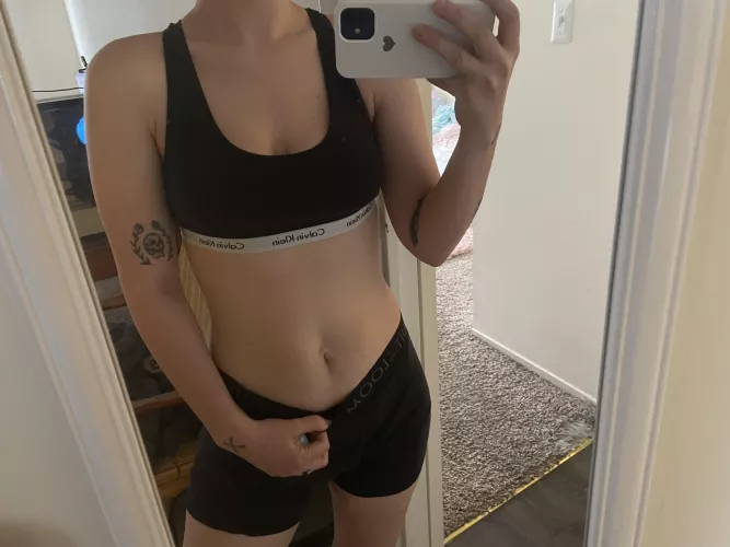 I really like this picture, definitely learning to like my figure 🤷🏻‍♂️ he/they