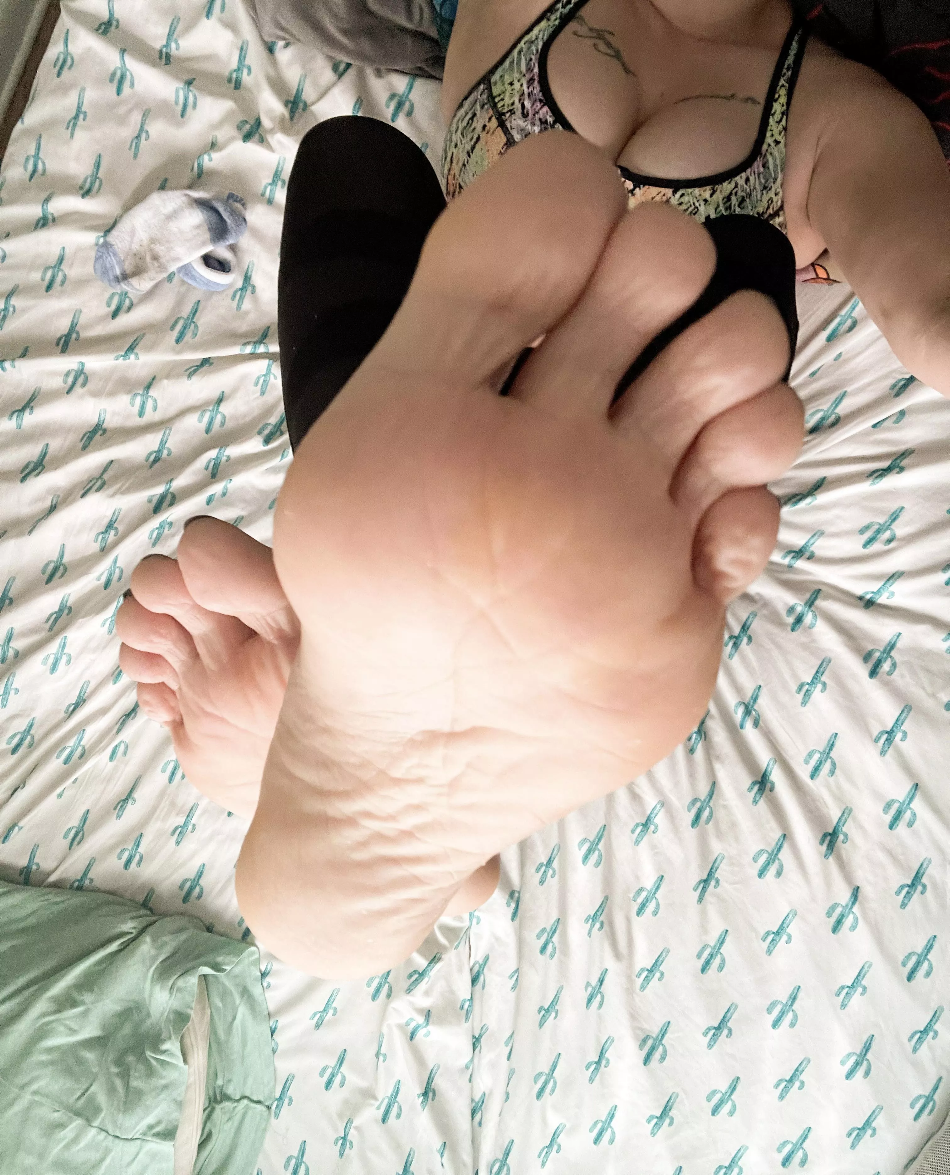 I want to shove my feet into your mouth, open wide 😏