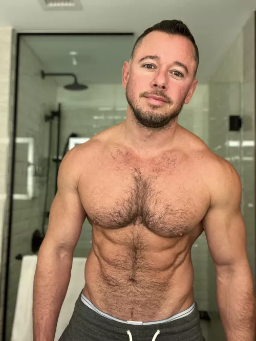 It’s a gross rainy day here in #nyc but I’m flying back home to #frisco where it’s sunny and 52 degrees today. Hope it’s sunny and nice wherever you’re at and you’re having a great day 🤗 #haveagoodday #loveyouall