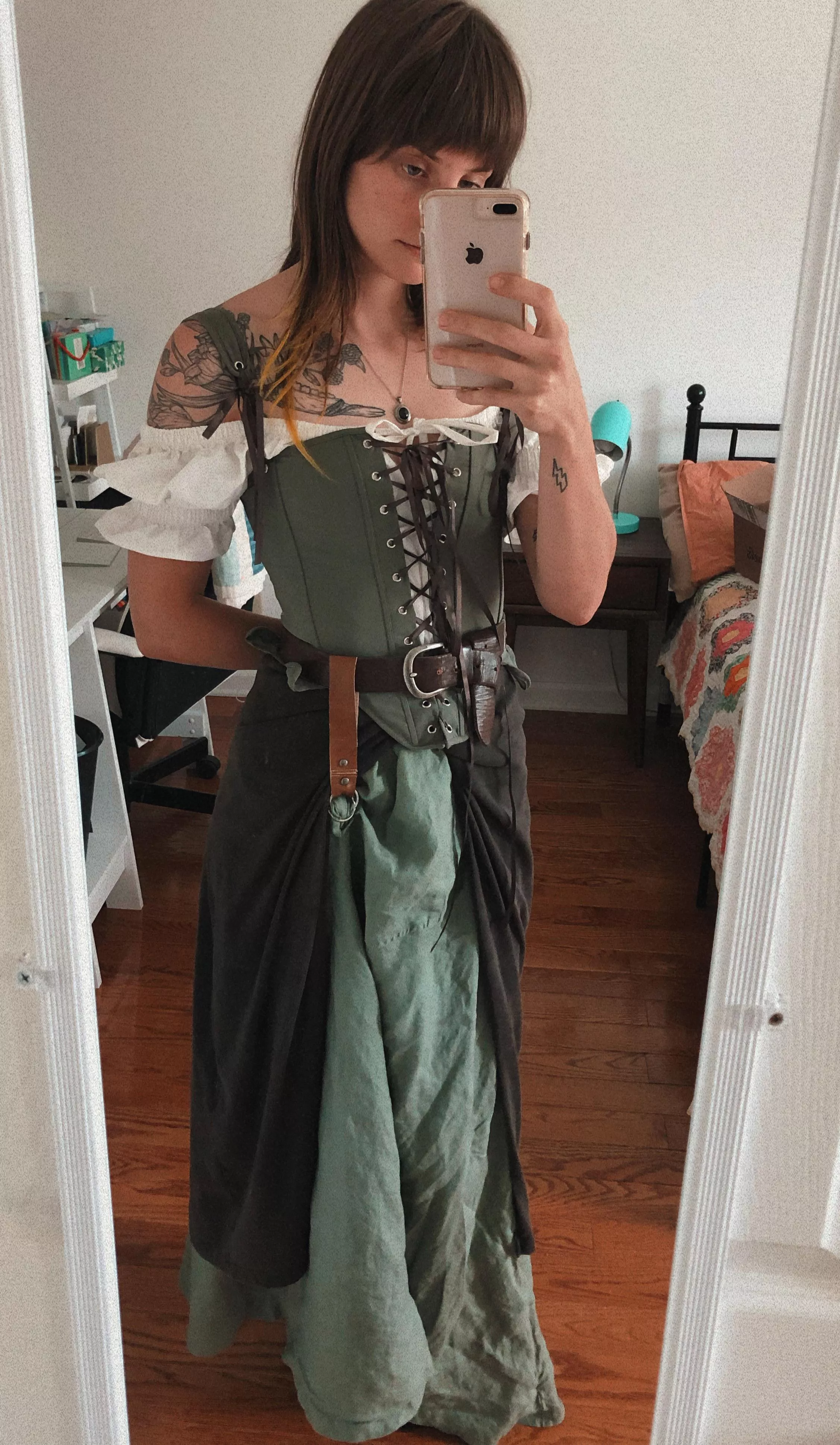 Just a lil Skyrim bar wench for ya