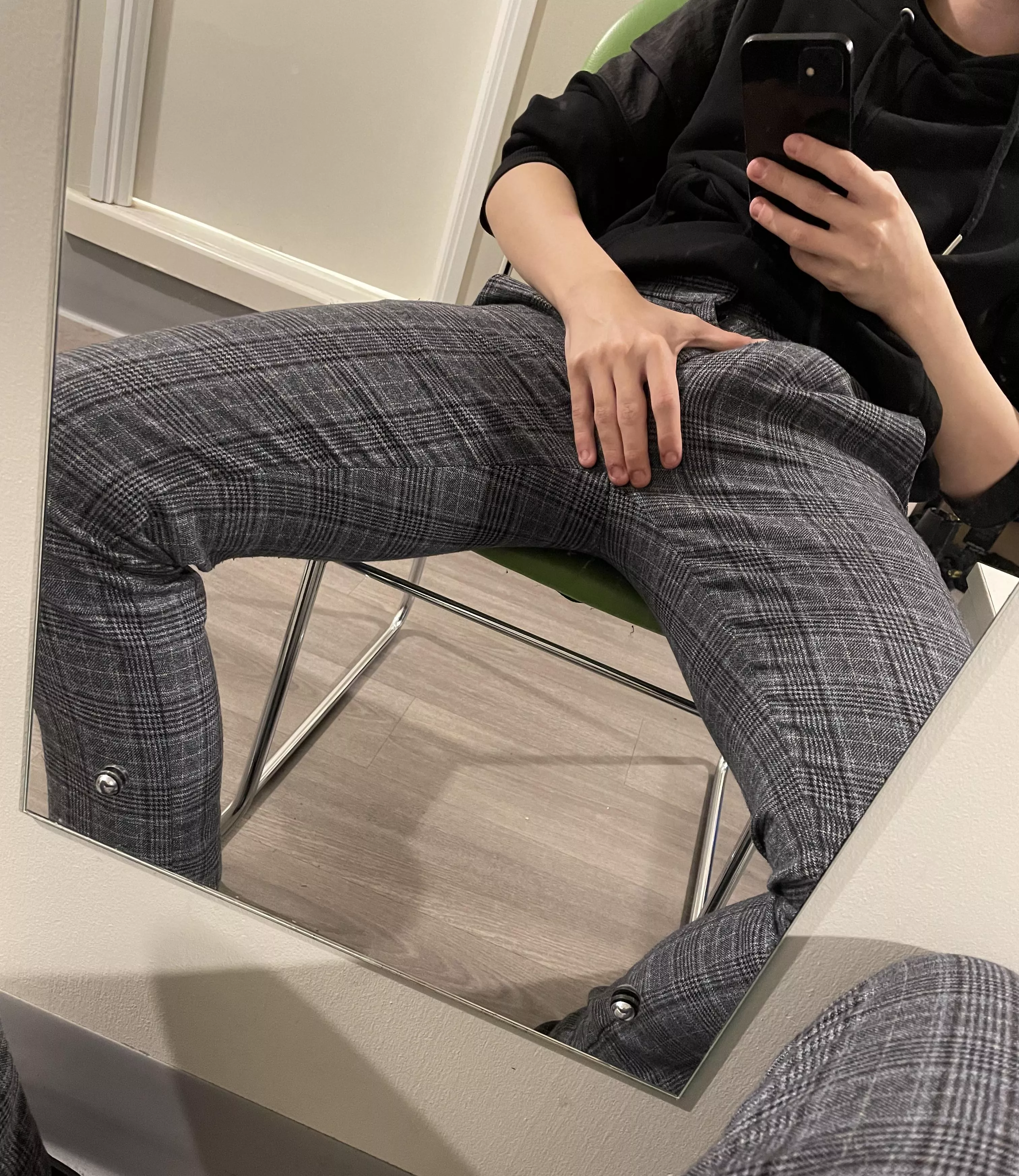 just got back from a lecture and i’m already horny as fuck