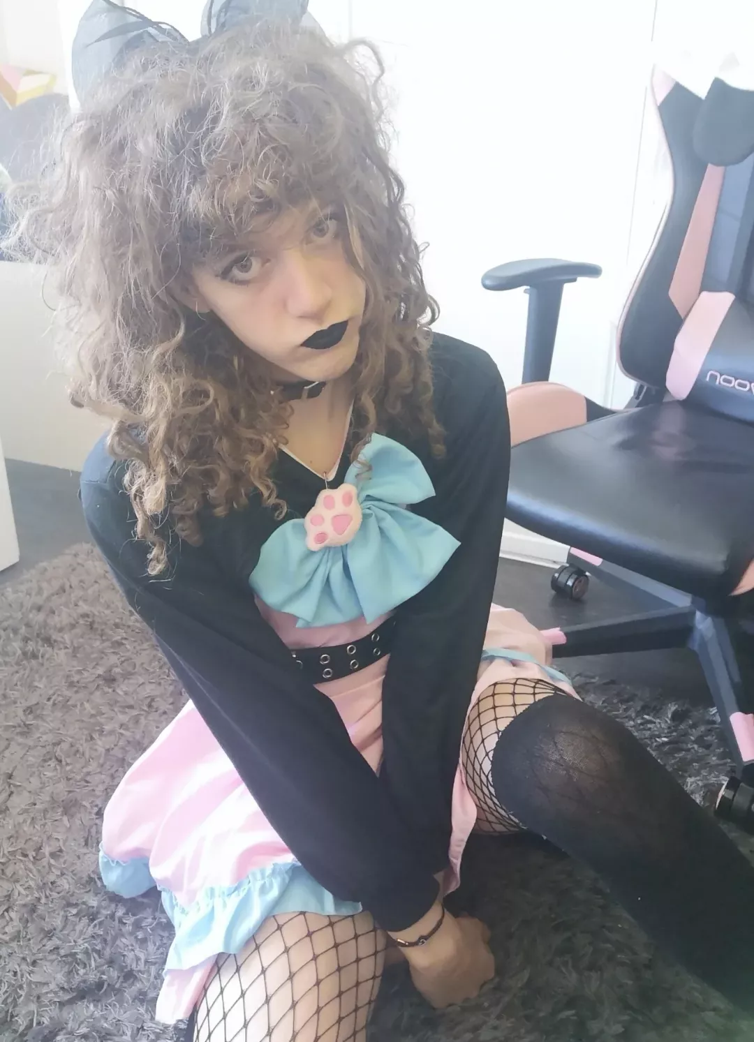 look at my cool outfit >:3