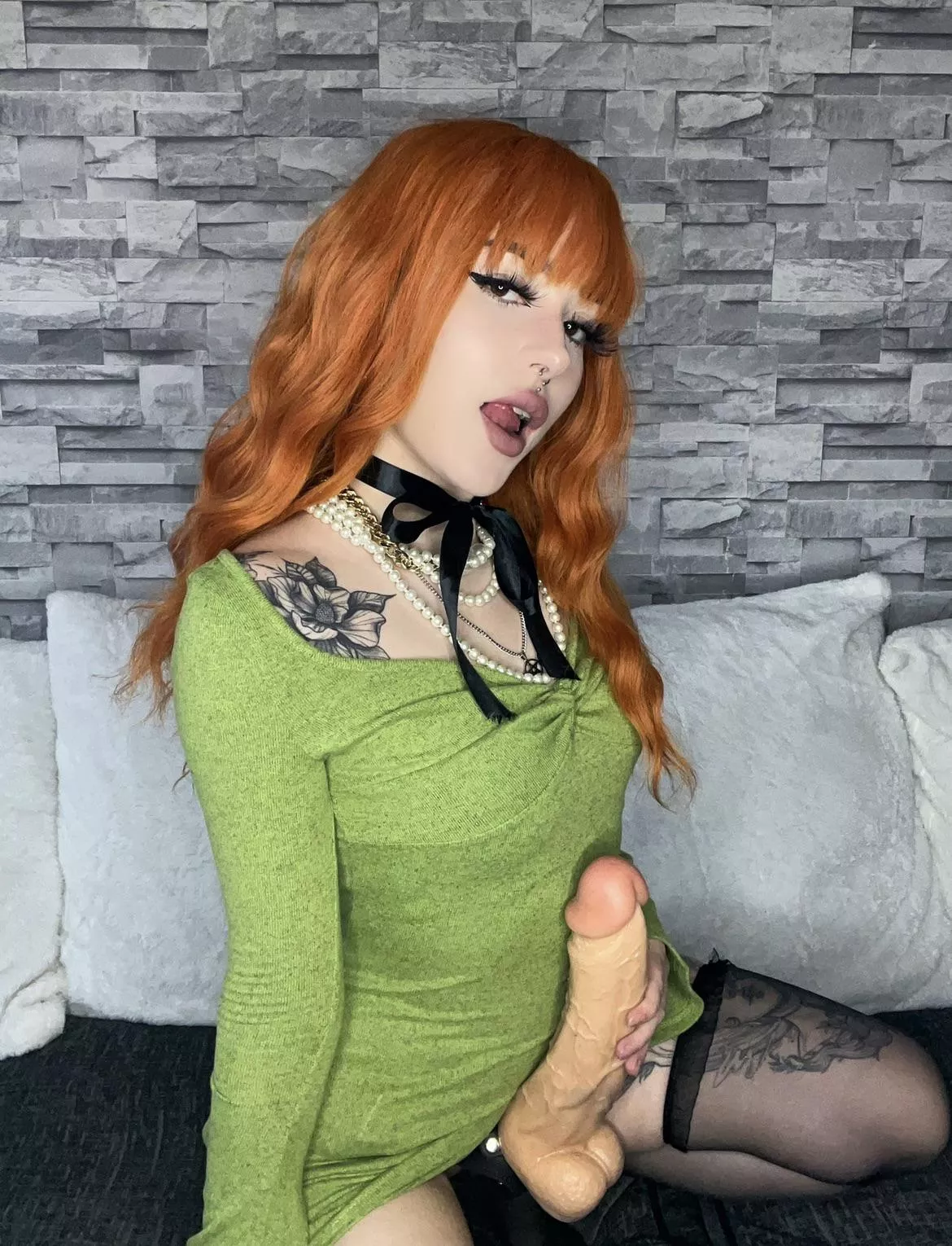 Look what I’ve been hiding under my dress 😈