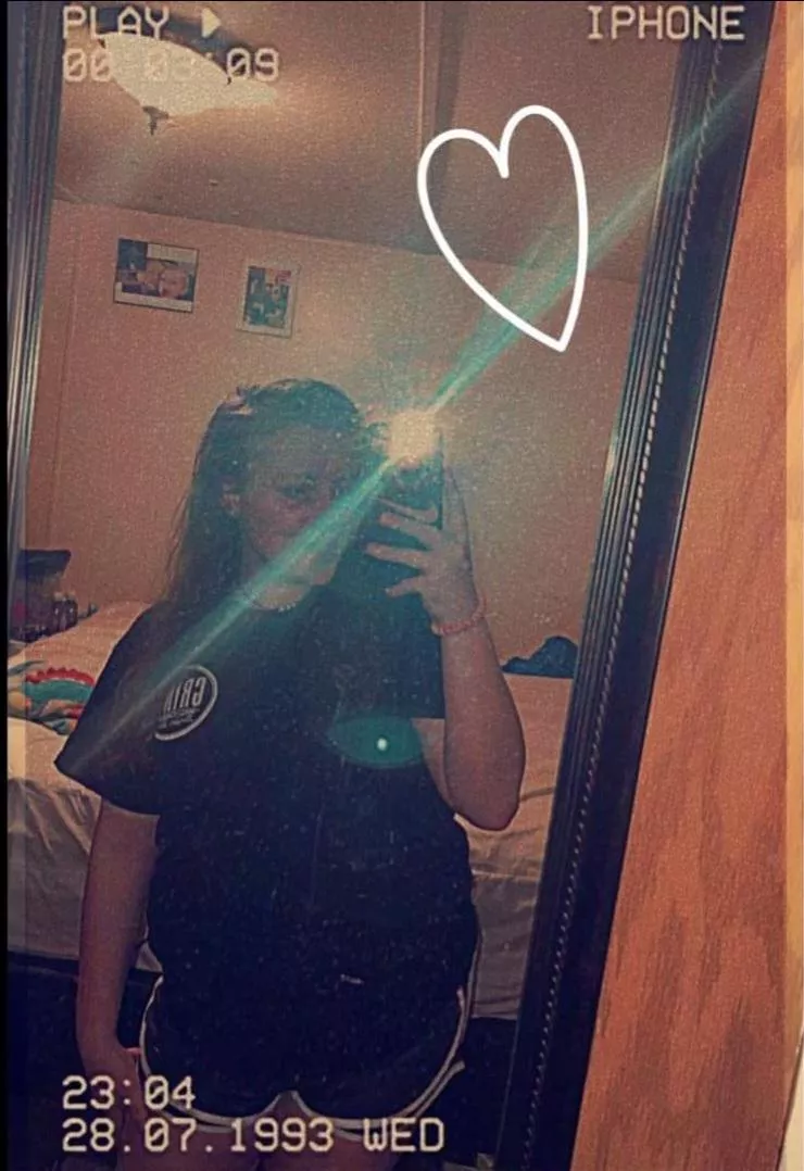 My 20yr gf here wants a bunch of guys to get her pregnant while I watch, DM what you'd do to her 🤤