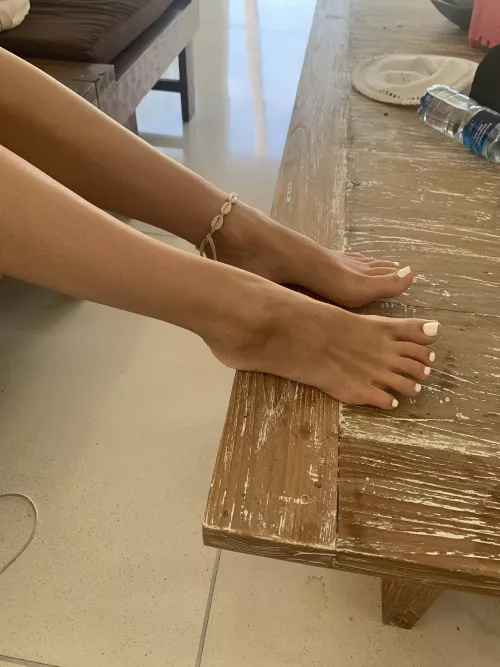 My feet love to kiss