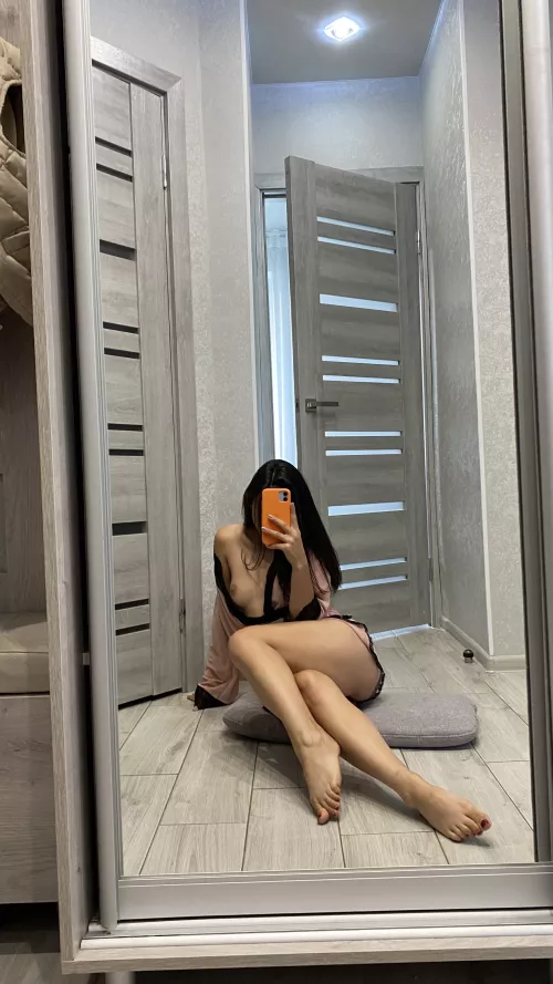 My narrow waist and spreaded legs look so vulnerable