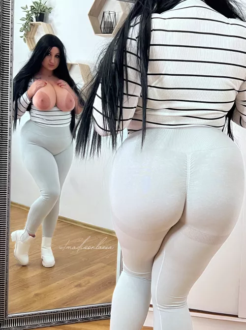 Name one thing better than curvy snacks 😈