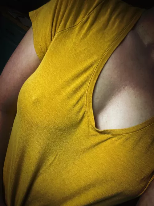 No bra…..no problem