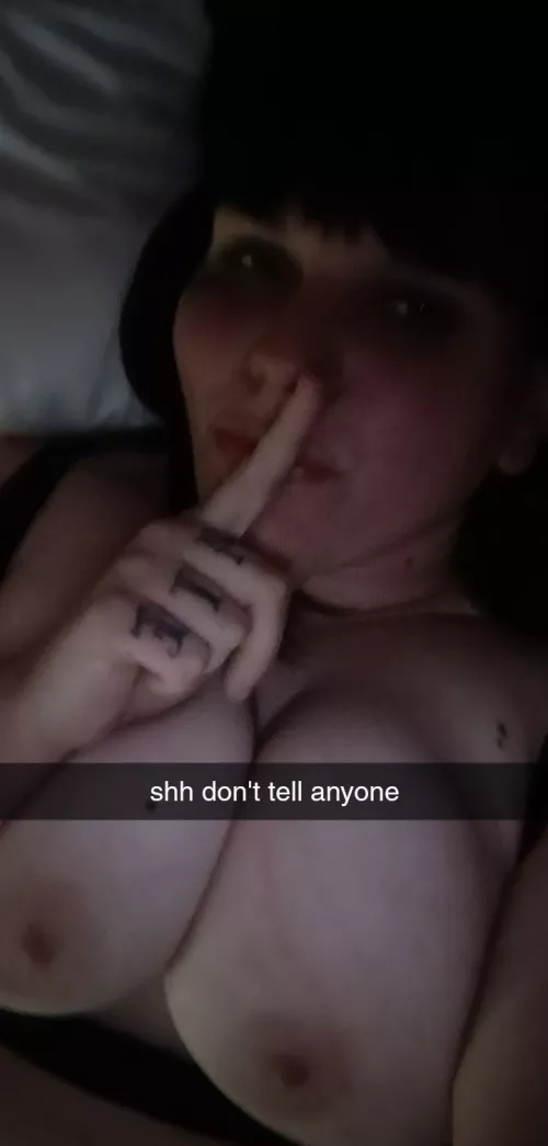 secret pics while the family is out 😳🥵