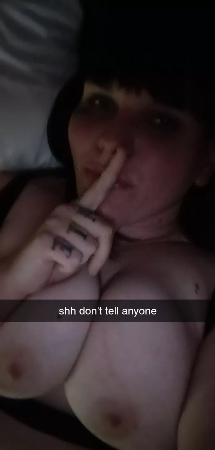 secret pics while the family is out 😳🥵