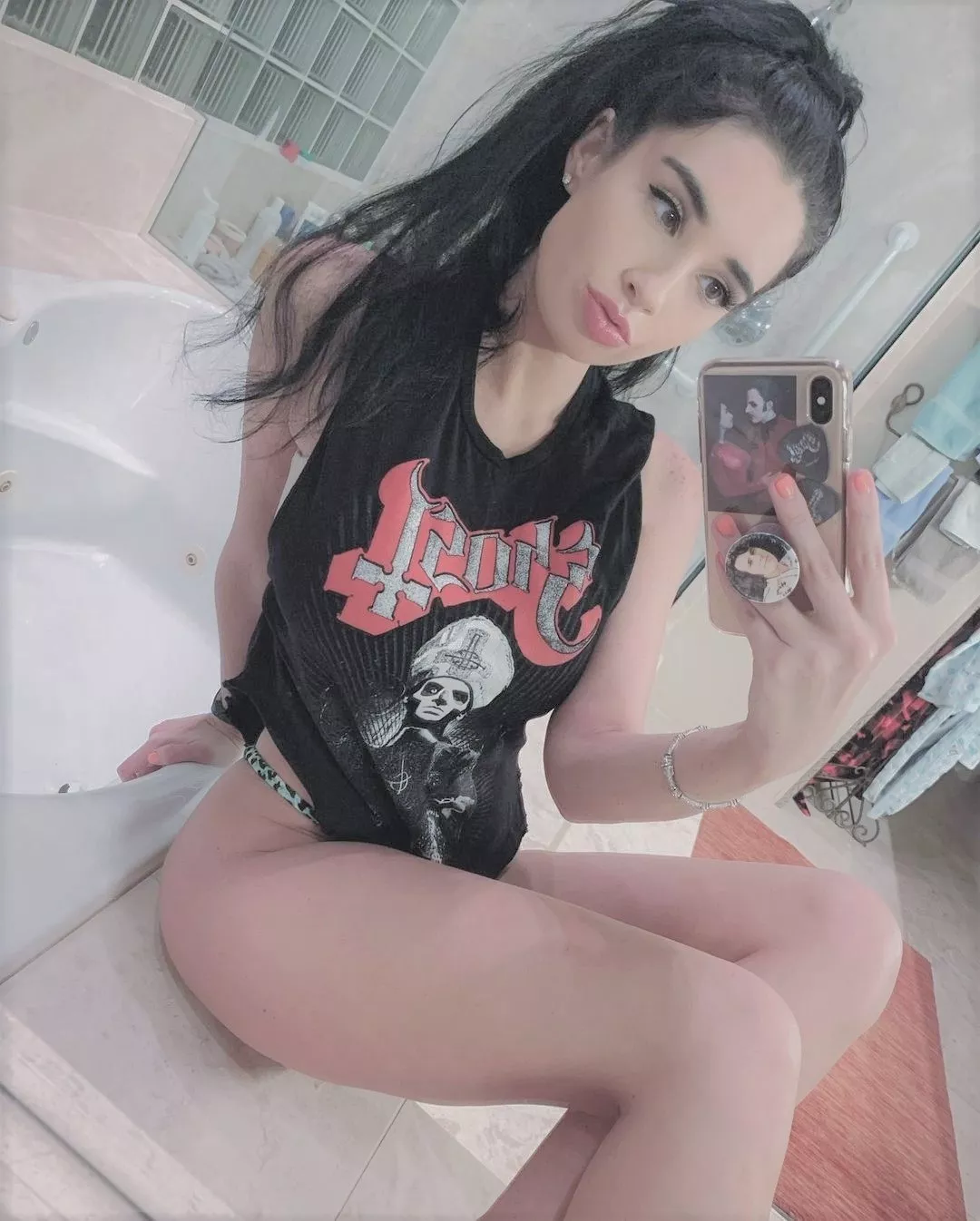 [selling] 21 UK, Horny and NEED to cum? I can help 😈 KIK me @ KinkyBEXX 💗 pics, custom vids, sexting and Skype shows 💗