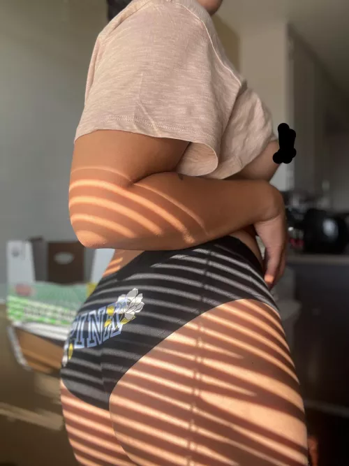Sunstripes and panties 🌞🥰