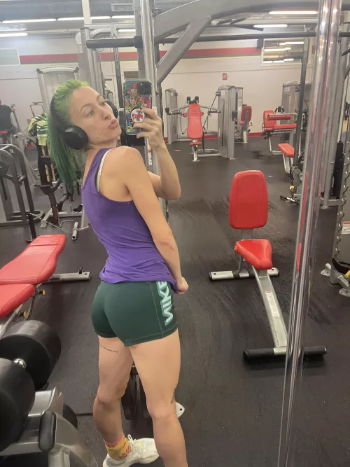 this lil butts done with its workout 😝