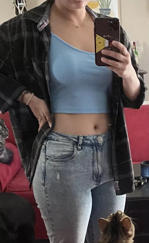 Undress me, 20 votes and I lose the shirt🥵