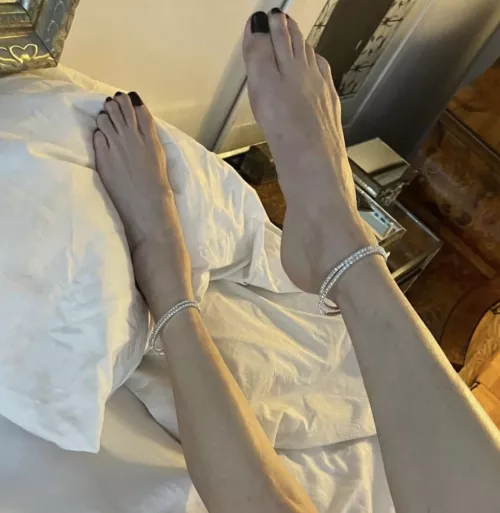 Want to rub on up to my anklets? [F]55